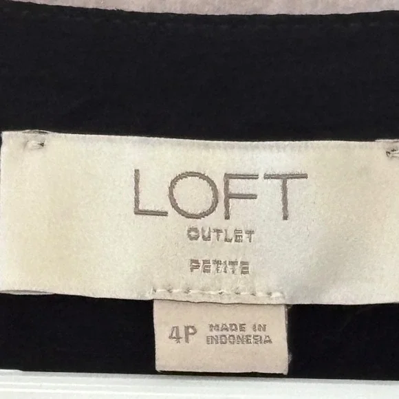 NWT Loft Outlet Black Surplice V-Neck Romper Petite 4P Petal Sleeve 27185421 - Picture 8 of 8
